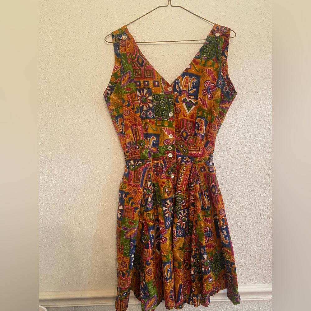 Regarde! Dresses by Women’s medium
Super cute geometric 90s print